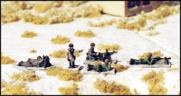 Infanterie in Kampfposen, Wintertarnung, schwere Waffen R61
