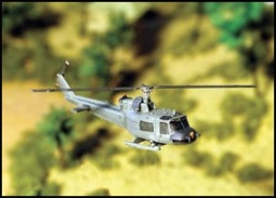 UH-1B "HUEY SLICK" Helikopter AC57